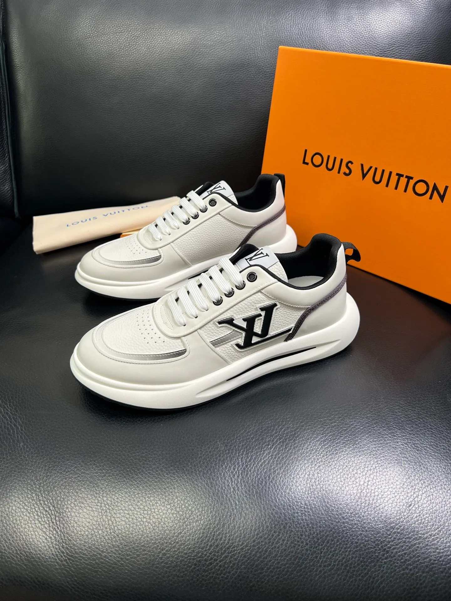 Men's shoes💰800 Lv 🔍Top purchasing agent🇮🇹 Louis Vuitton, the sports sneaker counter is synchronized, the uppers are imported from Italy, high-quality splicing colorful and complex crafts, the imported mesh padding is soft and comfortable, soles: original soles specially provided by the original factory, T men's men's shoes 💰U exclusive movable molded soles are super comfortable, original factory and single goods, 🔍🔍high quality, you can enter and exit the counter at will, welcome to compare, code number 38-44 (customized 45) 85871